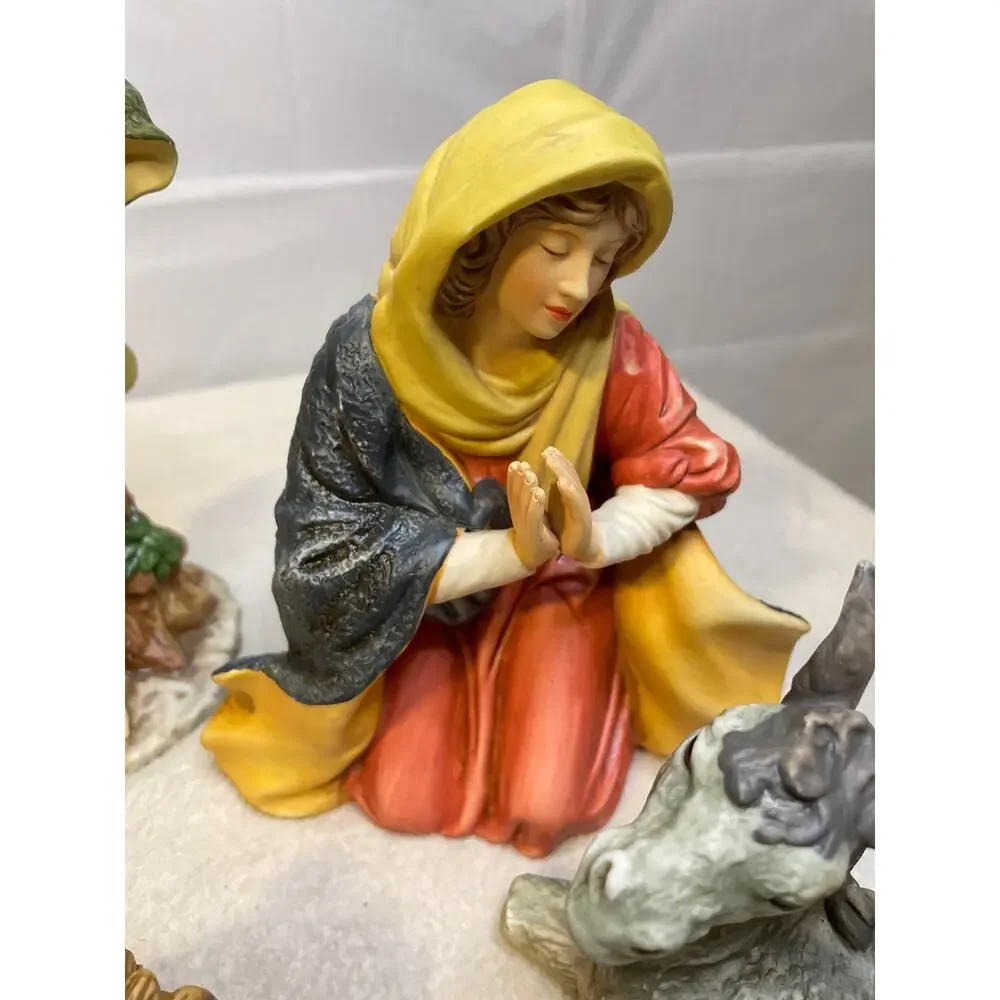 Vintage Grandeur Noel O' Well 5 Piece Nativity Set